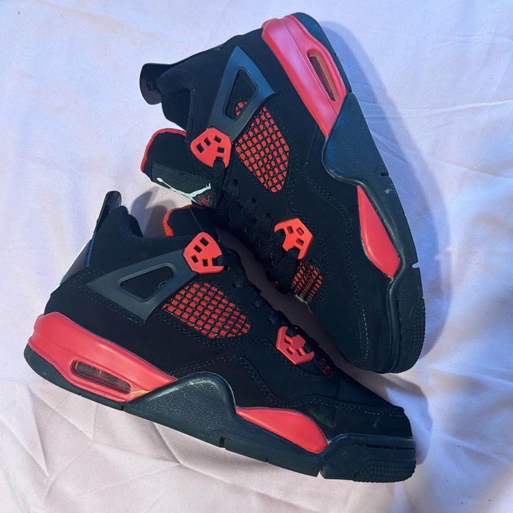 Im selling Air Jordan 4 Retro “Red Thunder” size 7